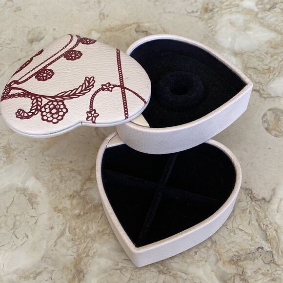Pandora Genuine Leather Heart Shaped 2-Level Storage Box - Picture 6 of 8